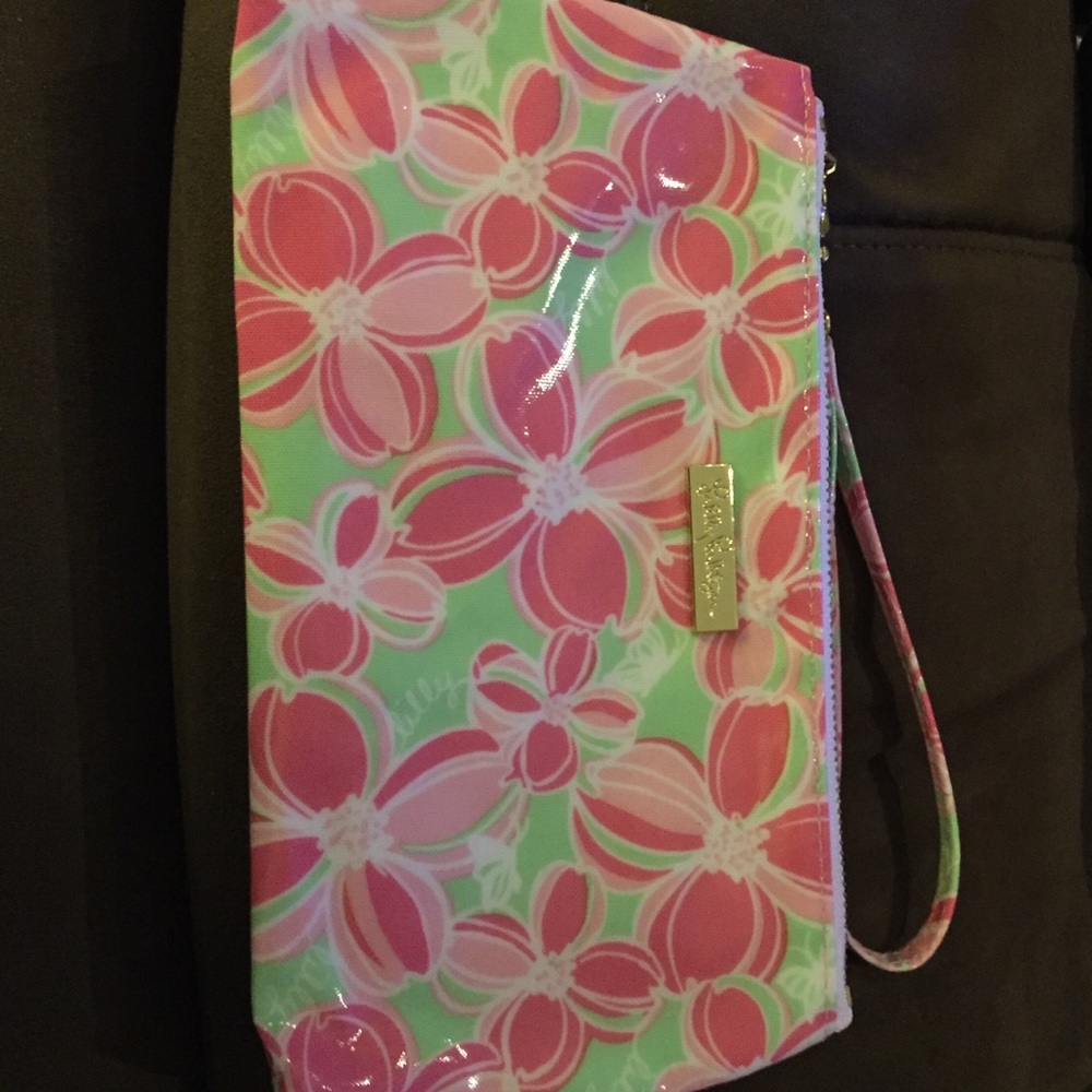 💕 sale New Lilly Pulitzer wristlet